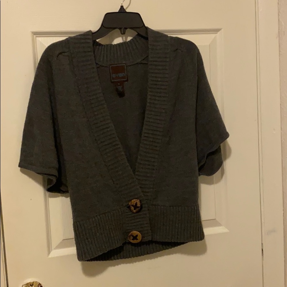 Grey shorts sleeve sweater